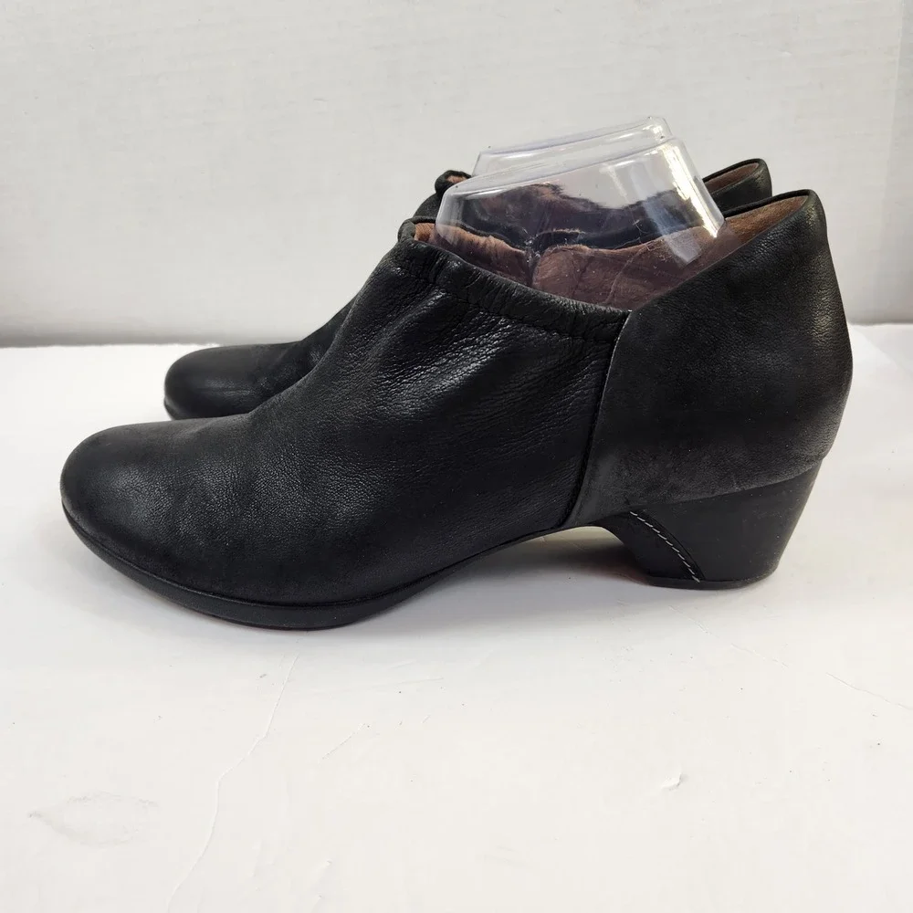 Dansko Debbie Black Leather Ankle Booties Side Zip Comfort Heel Sz 42 US 11.5/12
